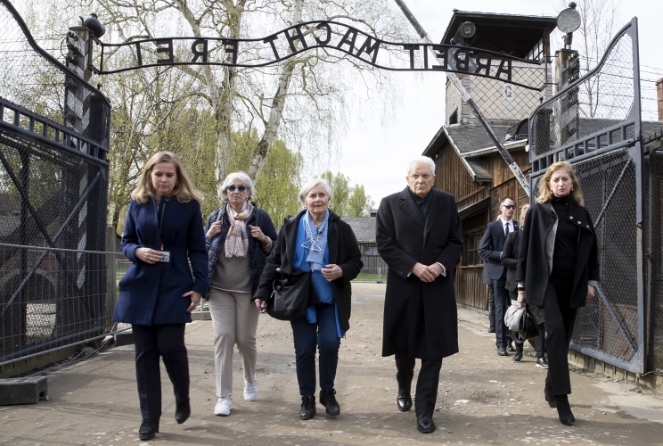  Il Presidente della Repubblica Sergio Mattarella, accompagnato dalla sorelle Bucci,  visita il Museo di Auschwitz - Birkenau