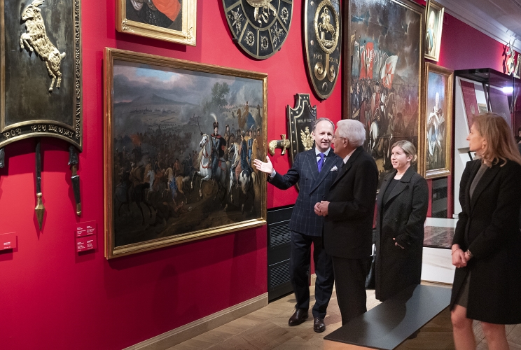 Il Presidente della Repubblica Sergio Mattarella nel corso della visita il museo Czartoryski