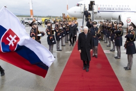 Il Presidente Sergio Mattarella al suo arrivo a Bratislava, in occasione della visita ufficiale
