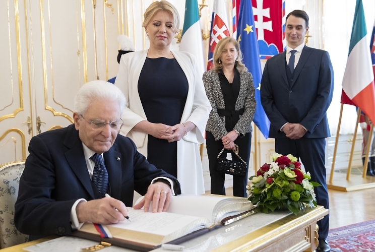  Il Presidente Sergio Mattarella e la Presidente della Repubblica Slovacca Zuzana Caputova
