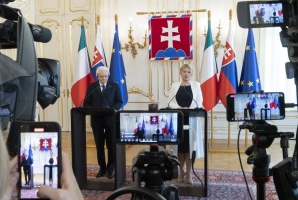 Il Presidente Sergio Mattarella e la Presidente della Repubblica Slovacca Zuzana Caputova in occasione delle dichiarazioni alla stampa