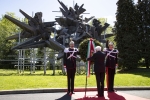 Mattarella depone una corona d’alloro al Monumento alla Resistenza