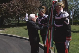 Mattarella depone una corona d’alloro al Monumento alla Resistenza