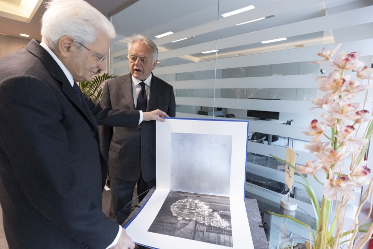 Il Presidente della Repubblica Sergio Mattarella allo stabilimento Landi Renzo/AEB S.p.A. di Corte Tegge di Cavriago,con Stefano Landi, Presidente del Gruppo Landi Renzo S.p.A.,in occasione della celebrazione della “Festa del Lavoro”
