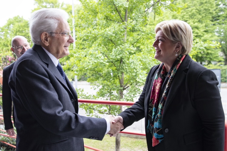 Il Presidente della Repubblica Sergio Mattarella allo stabilimento Landi Renzo/AEB S.p.A. di Corte Tegge di Cavriago,saluta Marina Calderone, Ministro del lavoro e delle politiche sociali, in occasione della celebrazione della “Festa del Lavoro”
