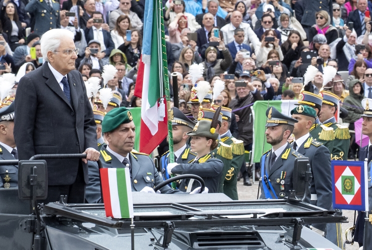 Il Presidente Sergio Mattarella in occasione della cerimonia di giuramento di fedeltà alla Repubblica degli Allievi Marescialli del 94° Corso “Dodecanneso II” e alla ricorrenza del 100° anniversario di fondazione della Scuola ispettori e sovrintendenti della Guardia di Finanza
