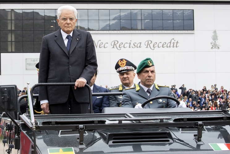 Il Presidente Sergio Mattarella in occasione della cerimonia di giuramento di fedeltà alla Repubblica degli Allievi Marescialli del 94° Corso “Dodecanneso II” e alla ricorrenza del 100° anniversario di fondazione della Scuola ispettori e sovrintendenti della Guardia di Finanza