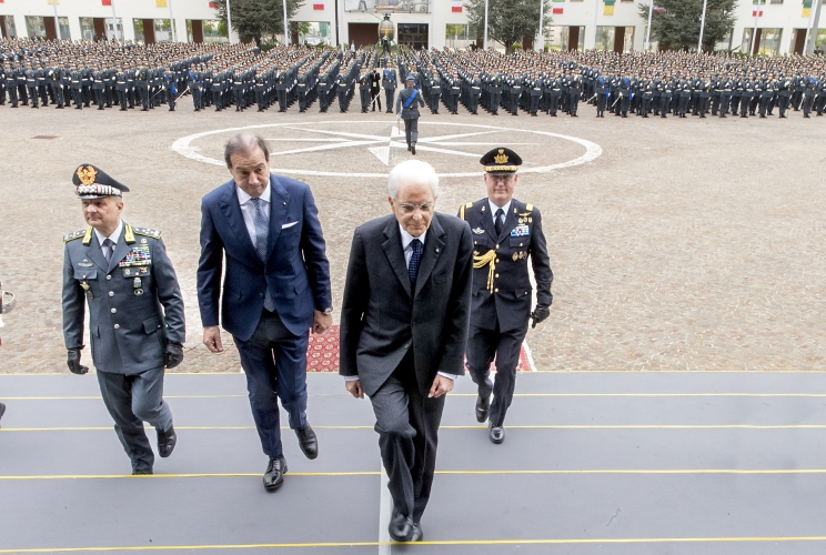 Il Presidente Sergio Mattarella in occasione della cerimonia di giuramento di fedeltà alla Repubblica degli Allievi Marescialli del 94° Corso “Dodecanneso II” e alla ricorrenza del 100° anniversario di fondazione della Scuola ispettori e sovrintendenti della Guardia di Finanza