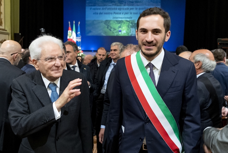 Il Presidente Sergio Mattarella con il Sindaco di Cesena Enzo Lattuca, al termine dell'incontro dal titolo “Il valore dell’attività agricola per la qualità della vita nel nostro Paese e per la sua immagine internazionale”