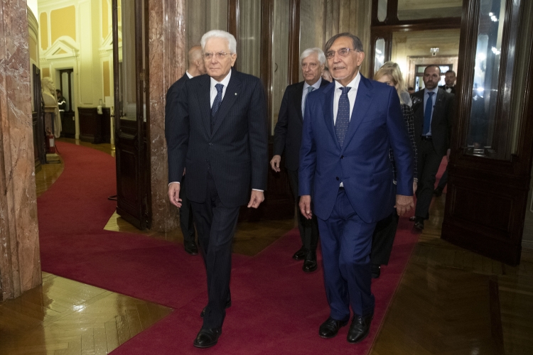 Il Presidente della Repubblica Sergio Mattarella con il Presidente del Senato Ignazio La Russa in occasione della cerimonia celebrativa del 75° anniversario della prima seduta dell'Aula del Senato della Repubblica