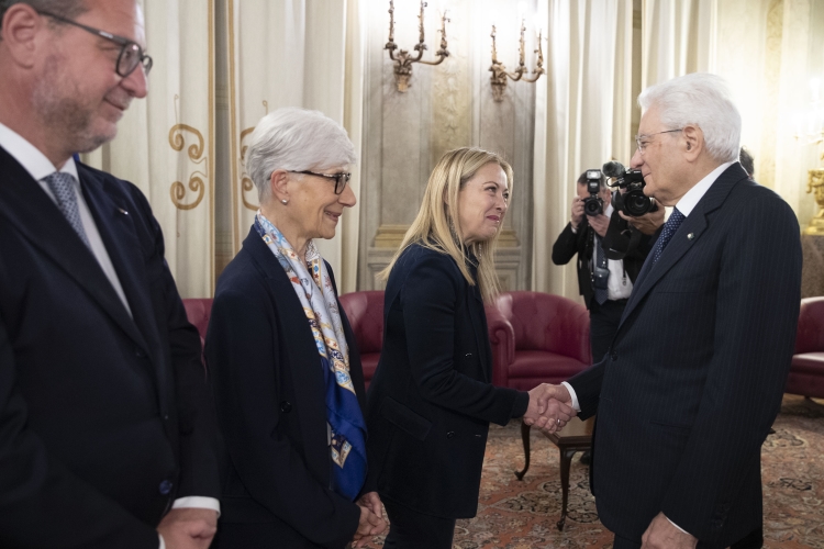 Il Presidente della Repubblica Sergio Mattarella con il Presidente del Consiglio Giorgia Meloni in occasione della cerimonia celebrativa del 75° anniversario della prima seduta dell'Aula del Senato della Repubblica