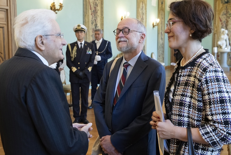 Il Presidente Sergio Mattarella con il Prof. Guido Formigoni e la giornalista Dott.ssa Benedetta Tobagi, in occasione della celebrazione del “Giorno della Memoria dedicato alle vittime del terrorismo”
