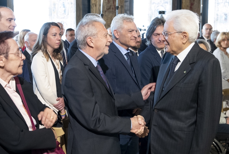 Il Presidente Sergio Mattarella saluta  Giovanni Moro, figlio dell'On. Aldo Moro
