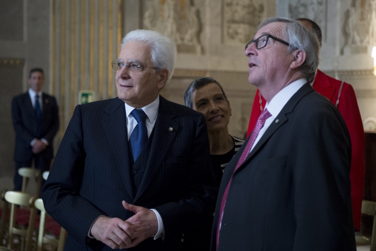 Il Presidente Sergio Mattarella con Jean Claude Juncker,
