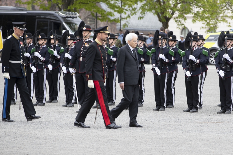 Il Presidente della Repubblica Sergio Mattarellacon Sua Altezza Reale il Principe Ereditario del Regno di Norvegia, alla Fortezza Akershus
