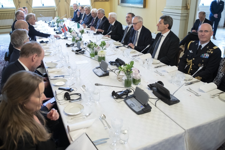 Il Presidente della Repubblica Sergio Mattarella, al Palazzo di Rappresentanza del Governo,incontra il Primo Ministro del Regno di Norvegia, Jonas Gahr Støre
