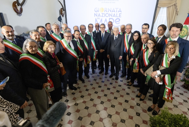 Il Presidente Sergio Mattarella con i sindaci dei Comuni delle Isole minori