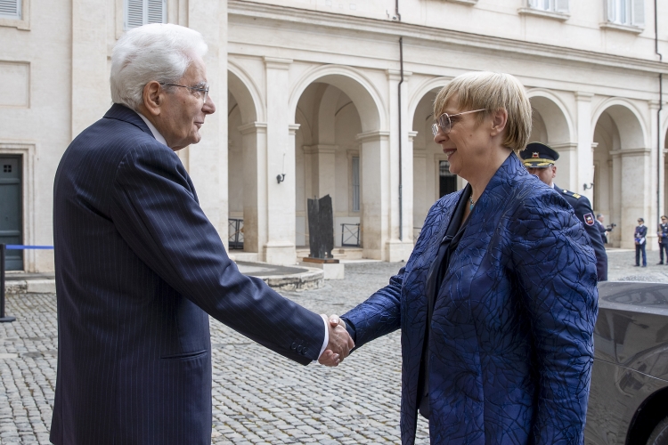 Il Presidente della Repubblica Sergio Mattarella acooglie al Quirinale S.E. la Sig.ra Nataša Pirc Musar, Presidente della Repubblica di Slovenia, in visita ufficiale
