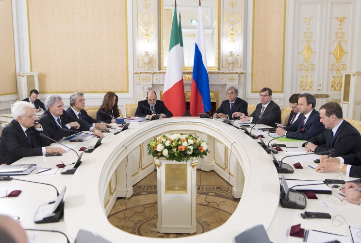 Il Presidente Sergio Mattarella nel corso dei colloqui con il Primo Ministro della Federazione Russa