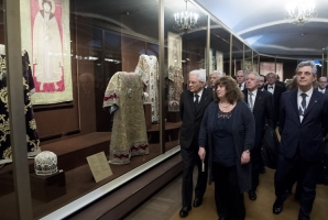 Il Presidente della Repubblica Sergio Mattarella durante la visita al Palazzo dell’Armeria,