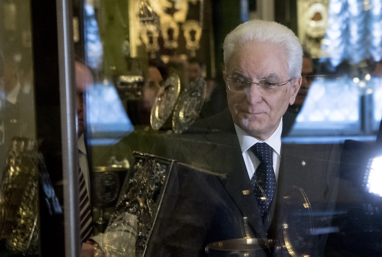 Il Presidente della Repubblica Sergio Mattarella durante la visita al Palazzo dell’Armeria.