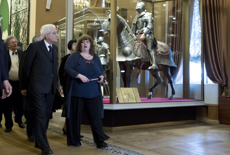 Il Presidente della Repubblica Sergio Mattarella durante la visita al Palazzo dell’Armeria.