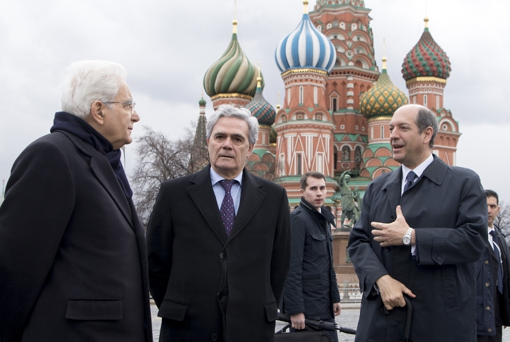 Il Presidente della Repubblica Sergio Mattarella nel corso di una breve passeggiata sulla Piazza Rossa
