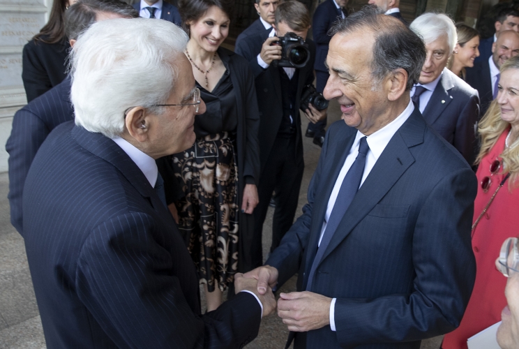 Il Presidente della Repubblica Sergio Mattarella con Giuseppe Sala, Sindaco di Milano al termine della deposizione di una corona di fiori sul Monumento funebre di Alessandro Manzoni