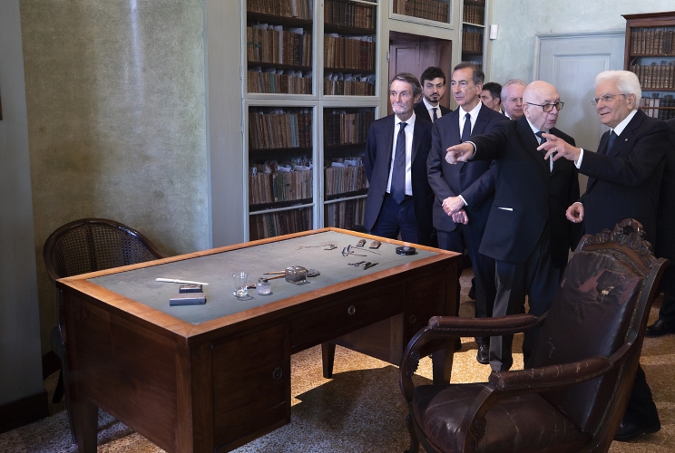 Il Presidente della Repubblica Sergio Mattarella nello studio di Alessandro Manzoni