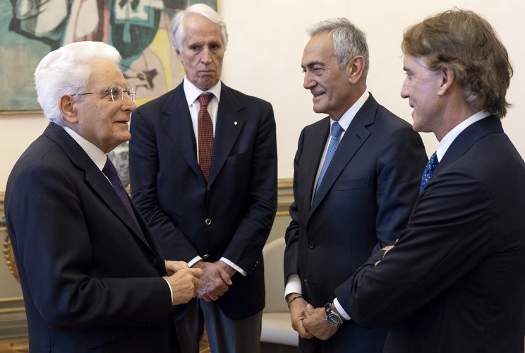 Il Presidente Sergio Mattarella con Giovanni Malagò, Presidente del CONI, Gabriele Gravina, Presidente della FIGC-Federazione Italiana Giuoco Calcio e Roberto Mancini, Commissario tecnico della Nazionale italiana, in occasione dell'incontro con le squadre finaliste della Coppa Italia di calcio Freccia Rossa Fiorentina - Inter