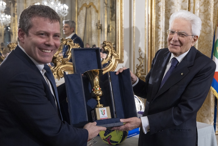 Il Presidente Sergio Mattarella con Lorenzo Casini, Presidente della Lega Serie A, in occasione dell'incontro con le squadre finaliste della Coppa Italia di calcio Freccia Rossa Fiorentina - Inter