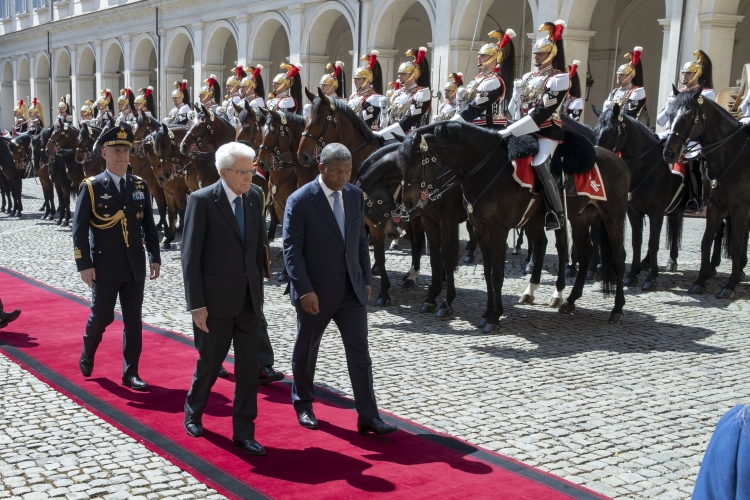 Il Presidente della Repubblica Sergio Mattarella con il Presidente della Repubblica d'Angola, João Manuel Gonçalves Lourenço, in visita di Stato in Italia, durante gli onori militari