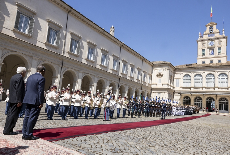 Il Presidente Sergio Mattarella e il Presidente della Repubblica d'Angola, João Manuel Gonçalves Lourenço, nel corso della cerimonia di benvenuto