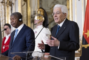 Il Presidente Sergio Mattarella con il Presidente della Repubblica d'Angola, João Manuel Gonçalves Lourenço, nel corso delle dichiarazioni alla stampa

