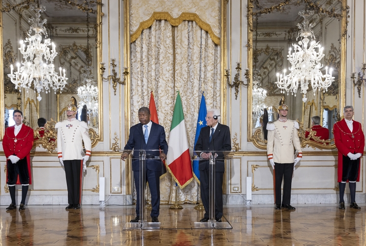 Il Presidente Sergio Mattarella con il Presidente della Repubblica d'Angola, João Manuel Gonçalves Lourenço, nel corso delle dichiarazioni alla stampa
