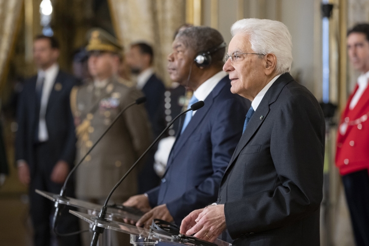 Il Presidente Sergio Mattarella con il Presidente della Repubblica d'Angola, João Manuel Gonçalves Lourenço, nel corso delle dichiarazioni alla stampa
