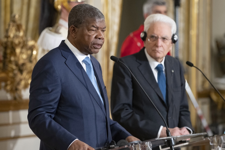 Il Presidente Sergio Mattarella con il Presidente della Repubblica d'Angola, João Manuel Gonçalves Lourenço, nel corso delle dichiarazioni alla stampa
