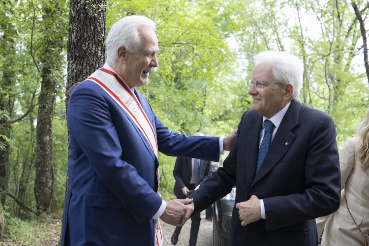 Il Presidente della Repubblica Sergio Mattarella a Barbiana accolto da Eugenio Giani,Presidente della Regione Toscana, in occasione del centenario della nascita di don Lorenzo Milani  
