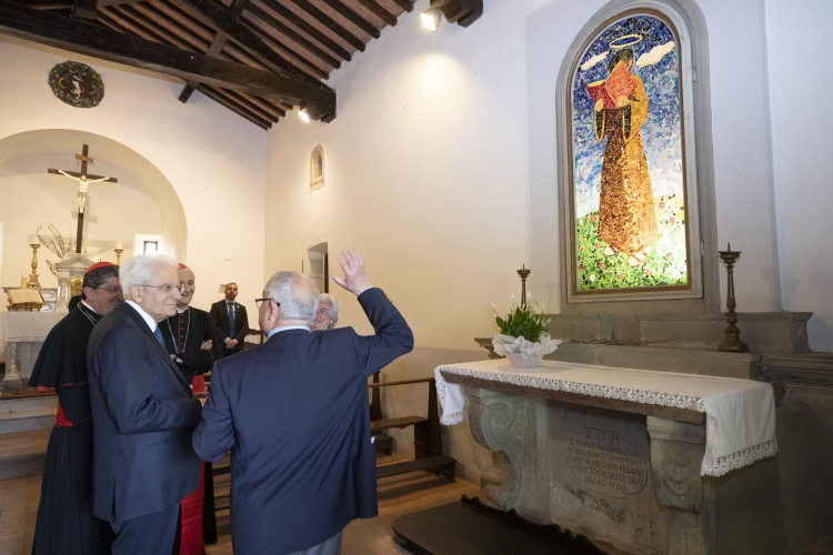 Il Presidente della Repubblica Sergio Mattarella a Barbiana in occasione del centenario della nascita di don Lorenzo Milani  
