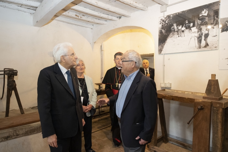 Il Presidente della Repubblica Sergio Mattarella a Barbiana in occasione del centenario della nascita di don Lorenzo Milani  
