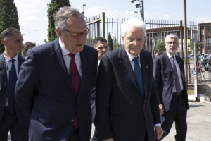 Il Presidente della Repubblica Sergio Mattarella con Alessandro Nencini,Presidente della Corte d’Appello di Firenze ,in occasione della cerimonia di commemorazione della strage di Via dei Georgofili 
