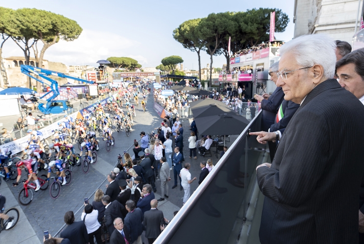 Il Presidente Sergio Mattarella alla 106° edizione del Giro d'Italia