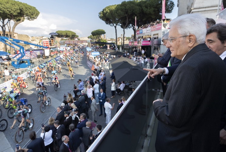 Il Presidente Sergio Mattarella alla 106° edizione del Giro d'Italia