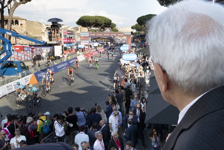 Il Presidente Sergio Mattarella alla 106° edizione del Giro d'Italia