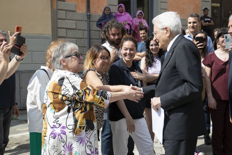 Il Presidente della Repubblica Sergio Mattarella incontra la cittadinanza di Modigliana, in occasione della visita nelle zone alluvionate dell'Emilia Romagna 