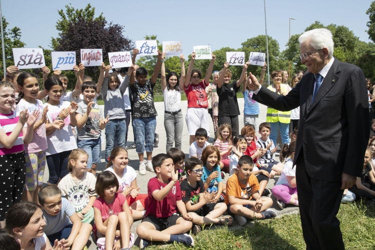 Il Presidente della Repubblica Sergio Mattarella a Cesena, al centro di raccolta di beni di prima necessità 