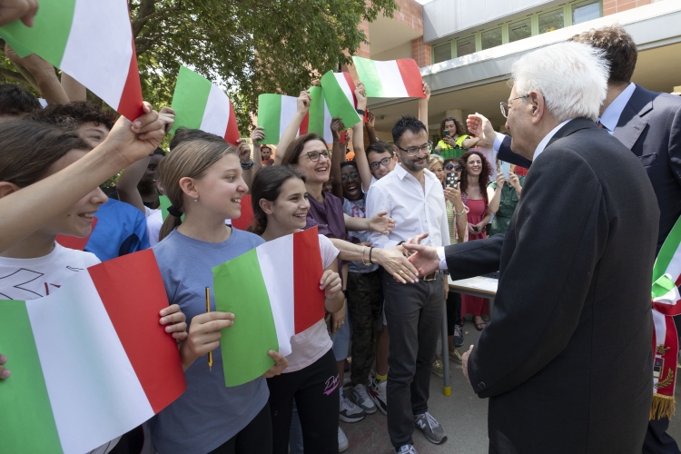 Il Presidente della Repubblica Sergio Mattarella a Cesena, al centro di raccolta di beni di prima necessità 