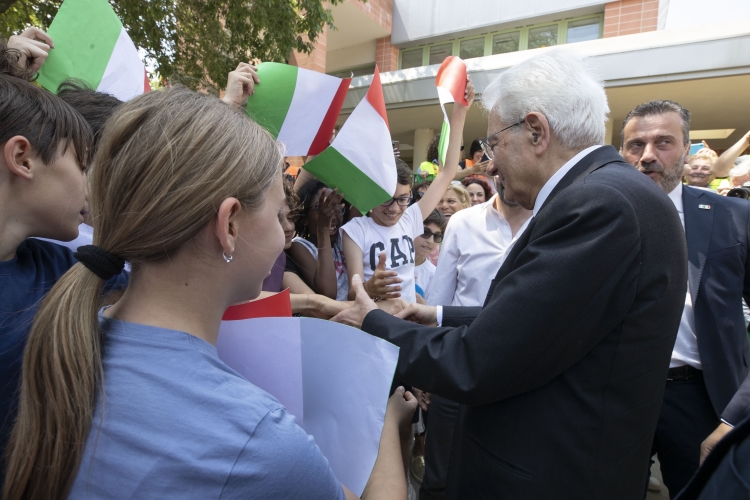 Il Presidente della Repubblica Sergio Mattarella a Cesena, al centro di raccolta di beni di prima necessità
