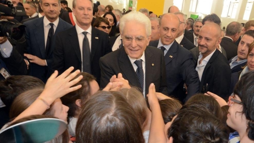 Il Presidente Sergio Mattarella incontra i ragazzi presenti alla 28° edizione del Salone Internazionale del Libro