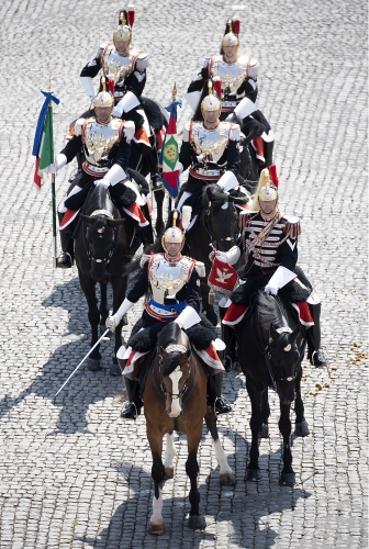 Il Cambio solenne della Guardia d'Onore da parte del Reggimento Corazzieri a cavallo con la Fanfara del IV Reggimento Carabinieri a cavallo, in occasione della Festa della Repubblica
